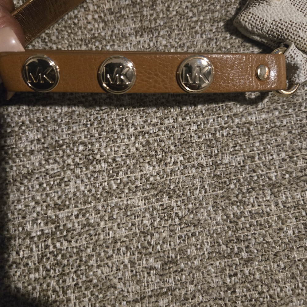 Michael Kors Cream MBag with Gold Chain - Picture 10 of 13